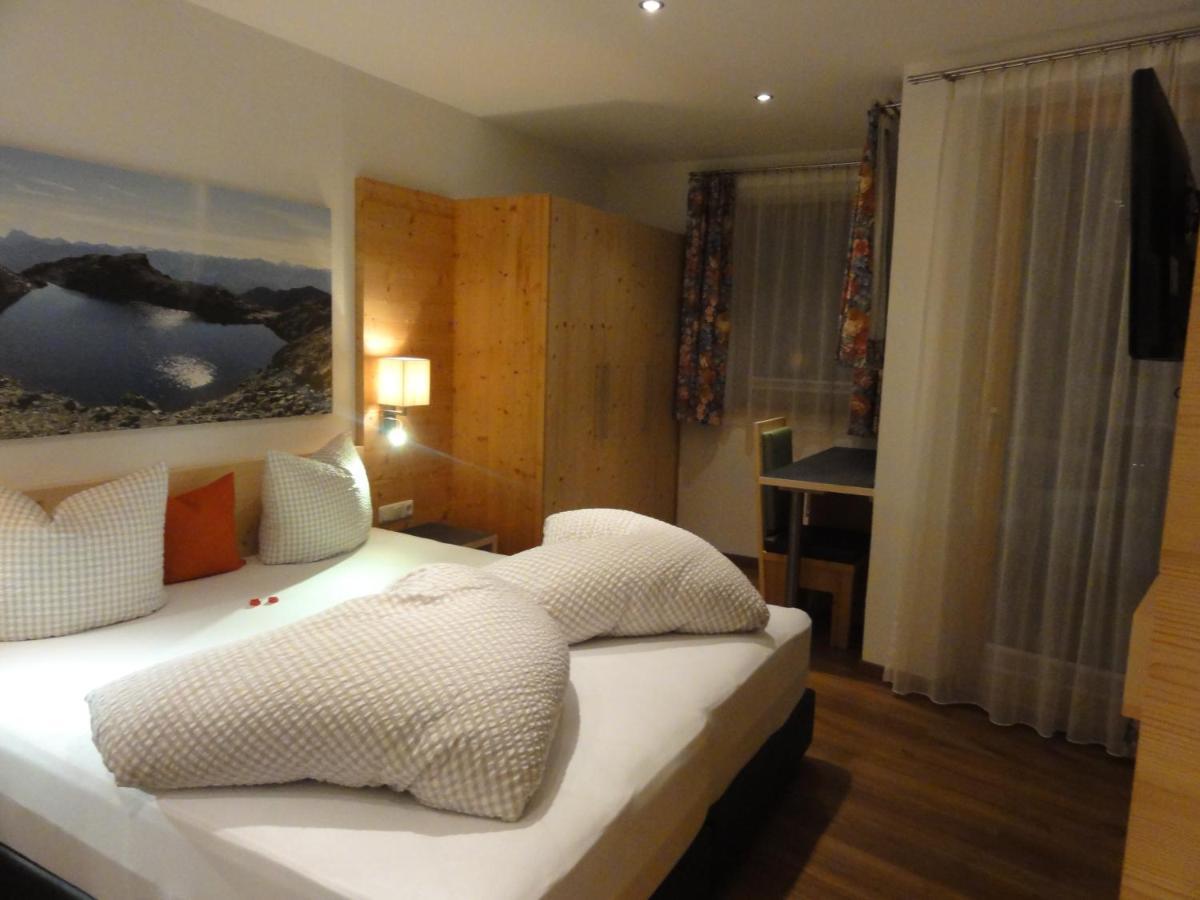 Haus Raetia Apartment Serfaus Ruang foto